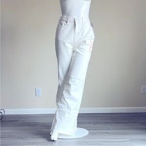 Universal Thread Women's White Jeans.